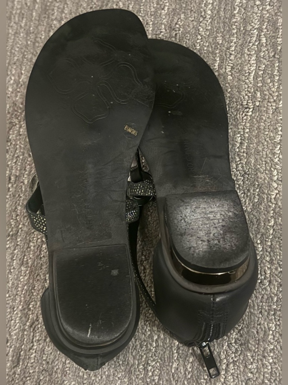 Arturo Chiang Black T-Strap Sandals with Metallic Accents sz 8.5 - Picture 6 of 7